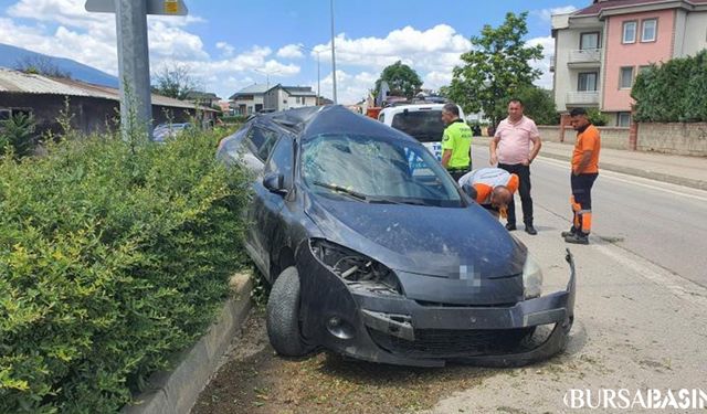 İnegöl'de Otomobil Aydınlatma Direğine Çarptı, Sürücü Yaralandı