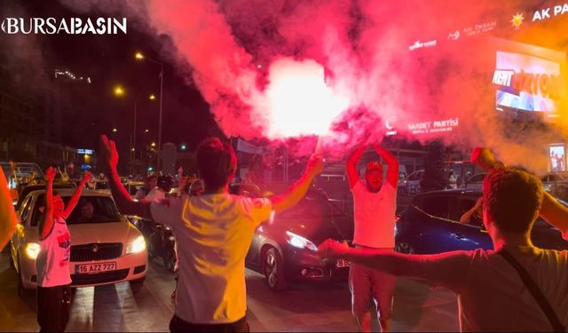 Milli Takım Çeyrek Finale Yükseldi, Bursa Sokaklara Aktı