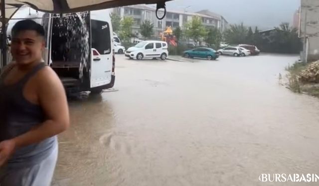 Gemlik'te Şiddetli Yağış: Pazar Alanı Sular Altında