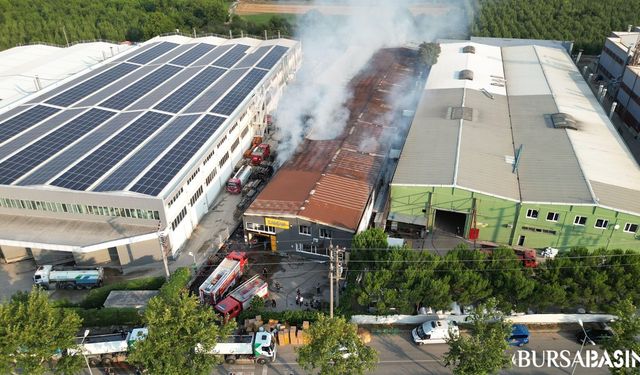 İnegöl'deki Sandalye Fabrikasındaki Yangın Kontrol Altında