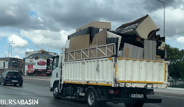 Osmangazi'de Aşırı Yükleyen Nakliye Firması Trafikte Tehlike Yarattı