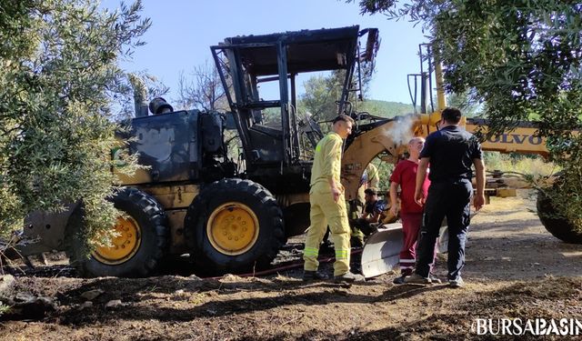 Orhangazi'de Orman Yolunda İş Makinesi Yandı