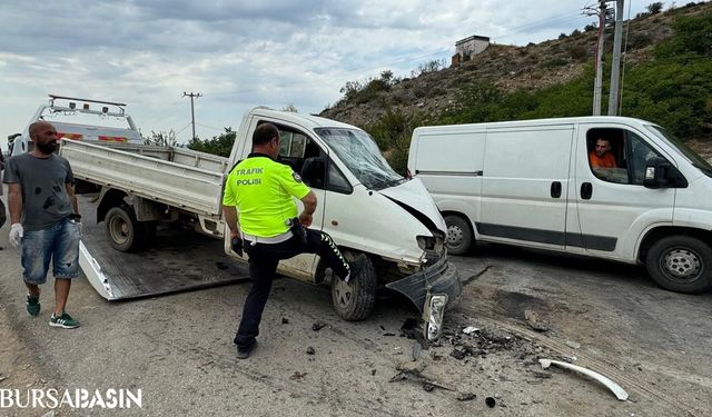 İznik'te Tır ve Kamyonet Çarpıştı: 3 Yaralı