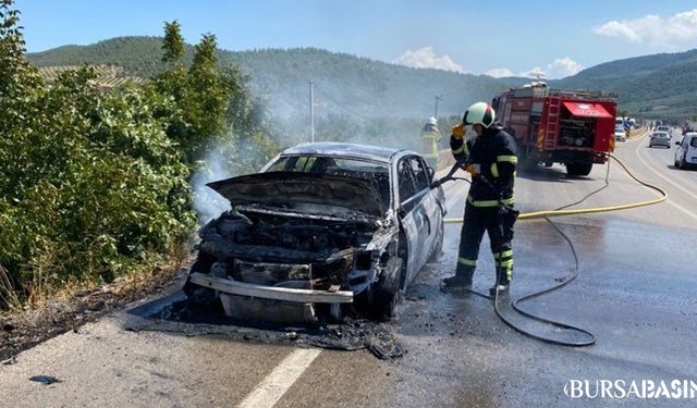 İznik'te Otomobil Yol Ortasında Yandı