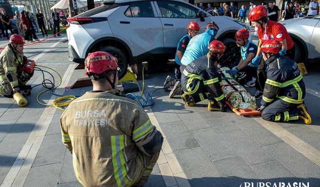 Bursa'da İtfaiye Haftası'nda Elektrikli Araç Tatbikatı