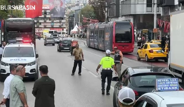 Osmangazi'de Bir Kişi Atatürk Caddesi'nde Kendini Bıçakladı