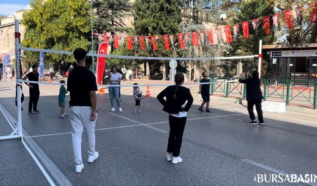 Bursa’da Çocuklar İçin Atatürk Caddesi Trafiğe Kapatıldı