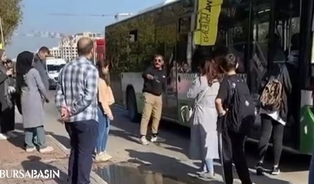 Yolcuyla Tartışan Otobüs Şoförü Yolcuları Otobüsten İndirdi