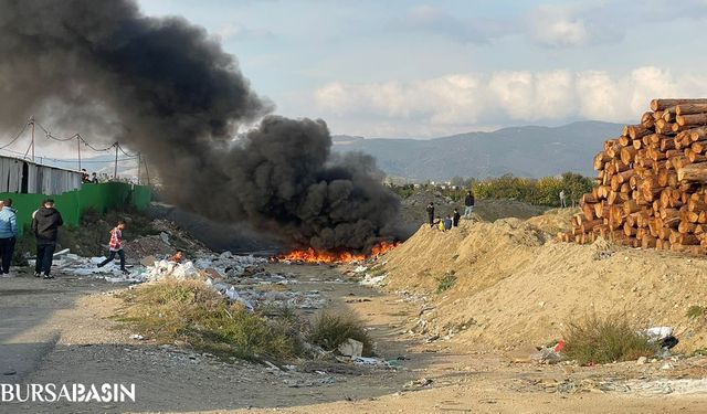 Yıldırım’da Yol Kenarındaki Hurdalar Yangın Çıkardı