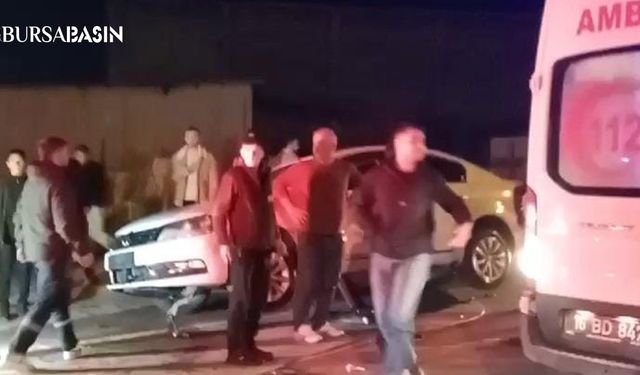 İnegöl'de Motosiklet Kazası: Sürücü Sıkışarak Ağır Yaralandı