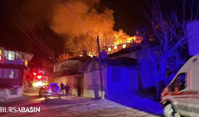 Keles'te Ahşap Ev Yangını: 2 Kişi Kurtarıldı