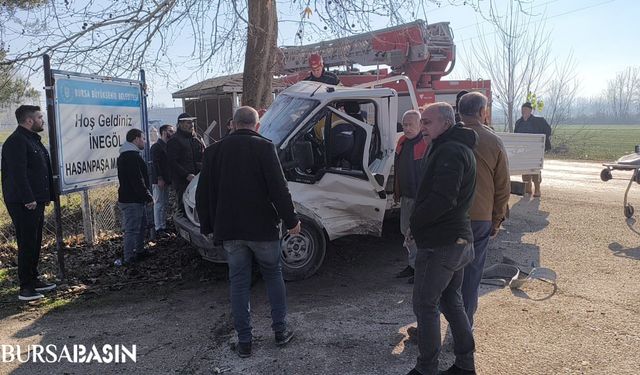 İnegöl’de Otomobil ve Kamyonet Çarpıştı: 3 Yaralı