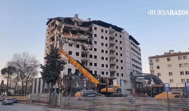 Mudanya’da 11 Katlı Bina Kentsel Dönüşüm Kapsamında Yıkıldı