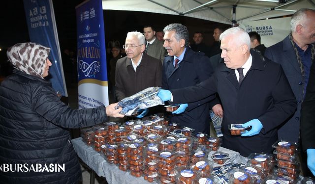 Bursa Belediyesi Gemlik’te 3 Bin Kişilik İftar Programı Düzenledi