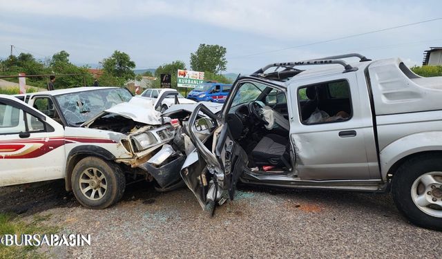 Mustafakemalpaşa’da Feci Kaza: 1 Ölü, 4 Yaralı