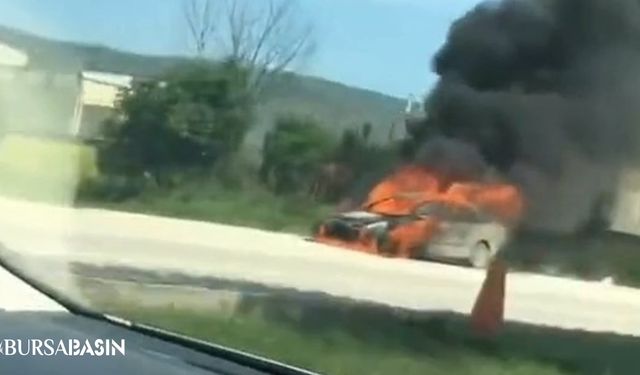 Kestel’de seyir halindeki otomobil alev alev yandı