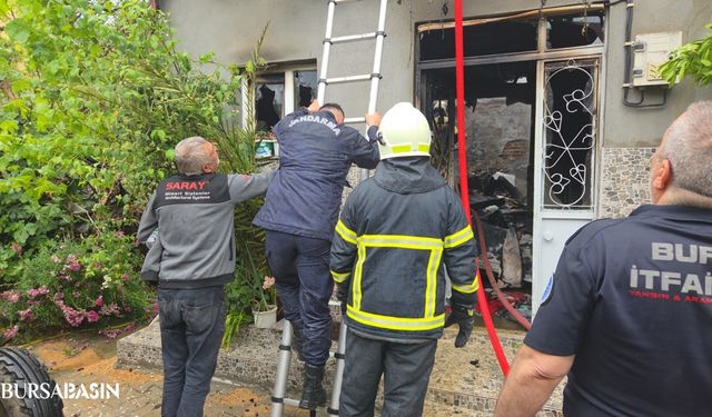 Jandarma Yangında Altın ve Parayı Camdan Girip Kurtardı