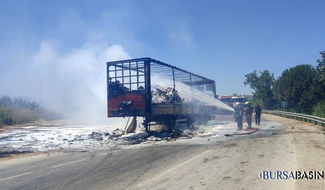 Karacabey’de karton yüklü tır alev alev yandı