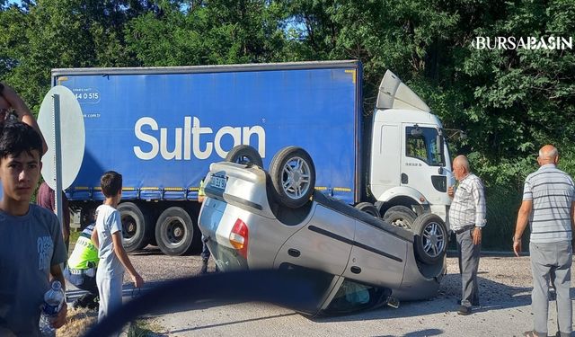 İnegöl’de Kamyonla Çarpışan Otomobil Takla Attı: 5 Yaralı