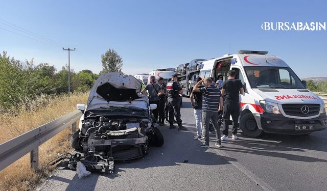 İnegöl’de Otomobil Traktöre Çarptı: 1 Yaralı