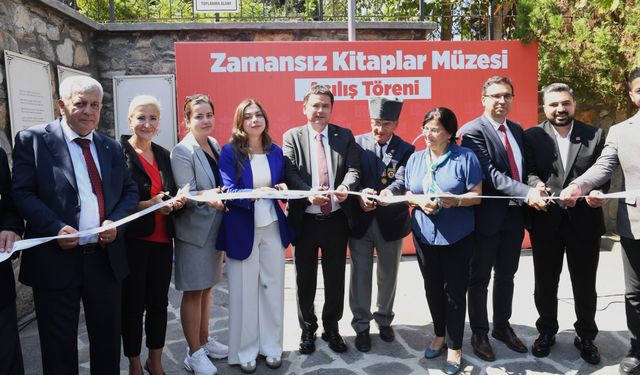 Bursa’da Zamansız Kitaplar Müzesi Açıldı