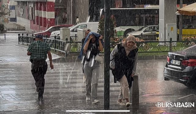 Bursa’da Yaz Sonu Yağmuru Vatandaşları Yakaladı