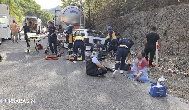 İnegöl’de otomobil asit yüklü tankere çarptı: 5 yaralı