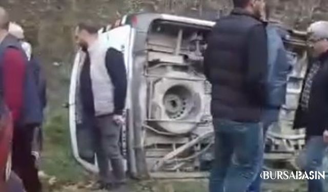 Orhaneli’de Yolcu Minibüsü Devrildi: 8 Yaralı