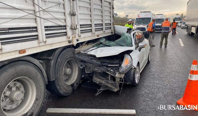Tırın altına giren araçtan “Anne ölmedik” sözleri