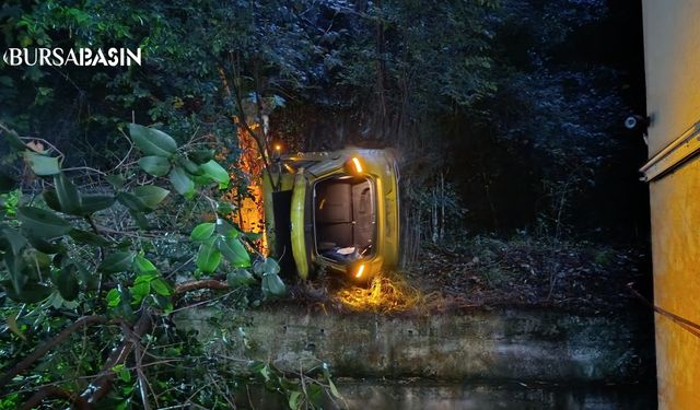 Bursa’da Otomobil 10 Metreden Site Bahçesine Düştü