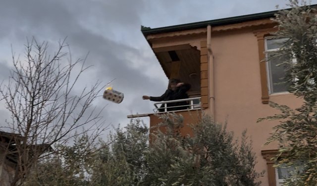 İznik’te Çatı Yangını Lodosla Büyüdü, Panik Yaşandı