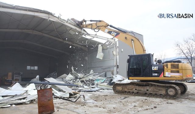 Nilüfer’de Tarım Alanlarına Kaçak Yapılan İş Yerleri Yıkıldı