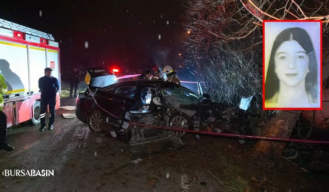 İnegöl'de Otomobil Ağaca Çarptı, 2 Genç Can Verdi