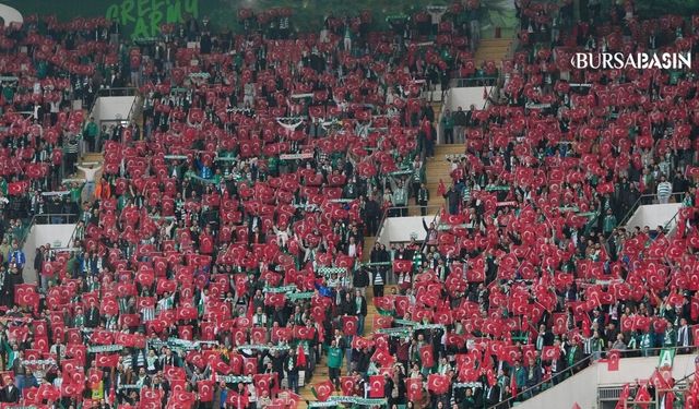 Bursaspor Tribünlerinde 40 Bin Bayrakla Milli Birlik