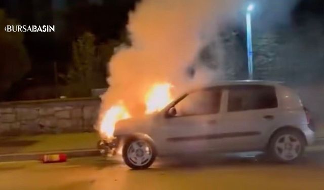 Merinos Kavşağı’nda Seyir Halindeki Otomobil Alev Aldı