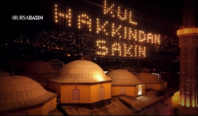 Bursa Ulu Cami’de "Kul hakkından sakın" Mahyası