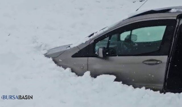 Erzurum’da Karayazı’da Yola Çığ Düştü