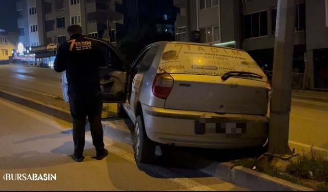 Osmangazi’de Park Edilen Araç Direğe Çarptı