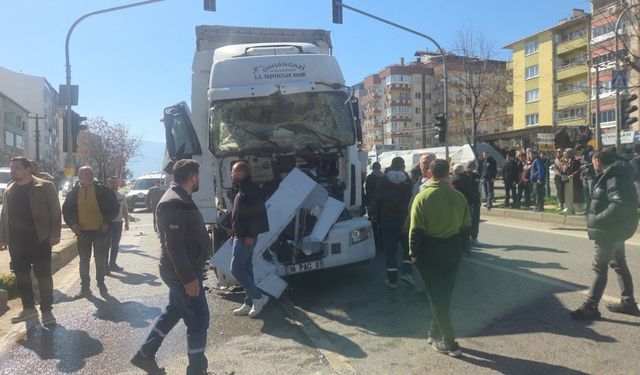 Orhangazi’de Zincirleme Kaza: 5 Yaralı