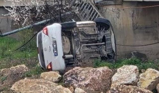 İnegöl’de Araç Dereye Uçtu: Sürücü Yaralı