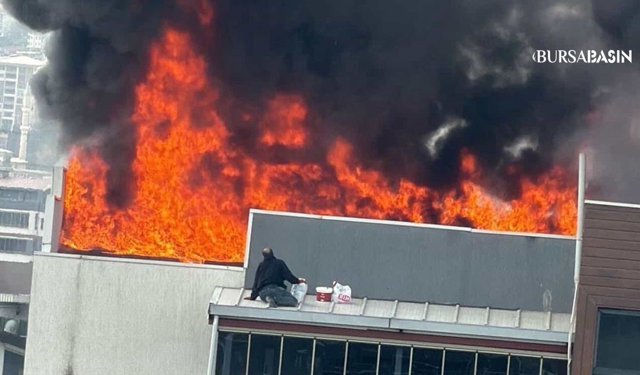 Bursa’da Çatı Yangını Paniği: 2 İşçi Son Anda Kurtarıldı