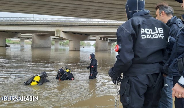 Karacabey’de araç dereye kapıldı
