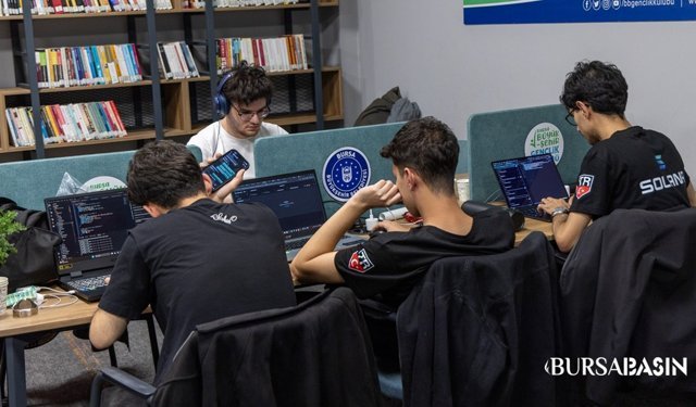 Bursa’da Gençler Yapay Zeka İçin Yarıştı