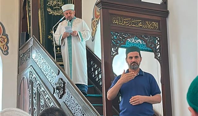 Bursa’da cuma hutbeleri işaret diliyle anlatılıyor