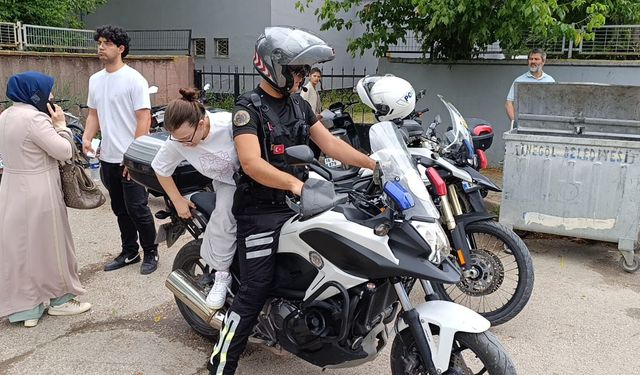 Yanlış Okula Giden YKS Adayını Polis Yetiştirdi