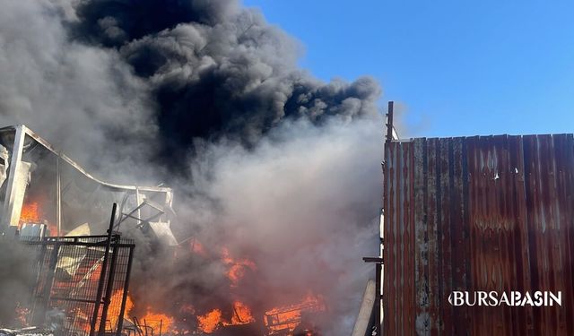 Bursa'da Hurdalık Yangını Kenti Siyah Dumana Boğdu