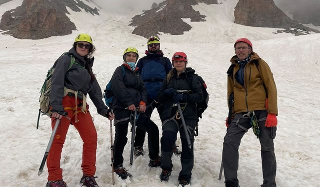 İnegöllü Dağcılardan Erciyes'te 15 Temmuz Tırmanışı
