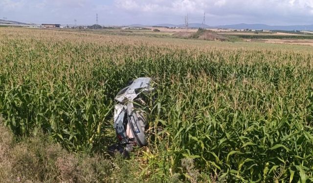 Bursa Karacabey’de Otomobil Tarlaya Uçtu: 3 Yaralı