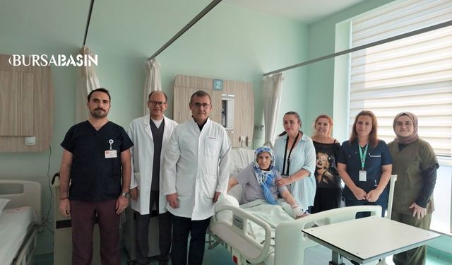 Bursa’da 76 Yaşındaki Hastaya Türkiye’de Bir İlk