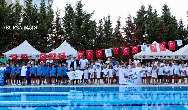 Mudanya’da minik yüzücülerden anlamlı kurtuluş yarışı